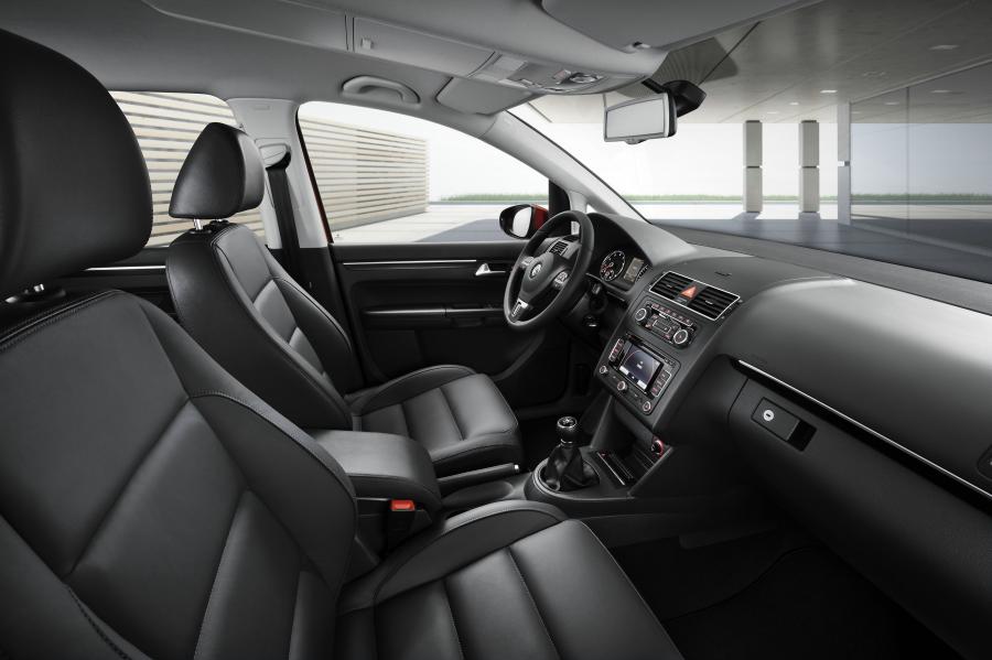  Volkswagen Touran 2010 года  (фото 11 из 46)